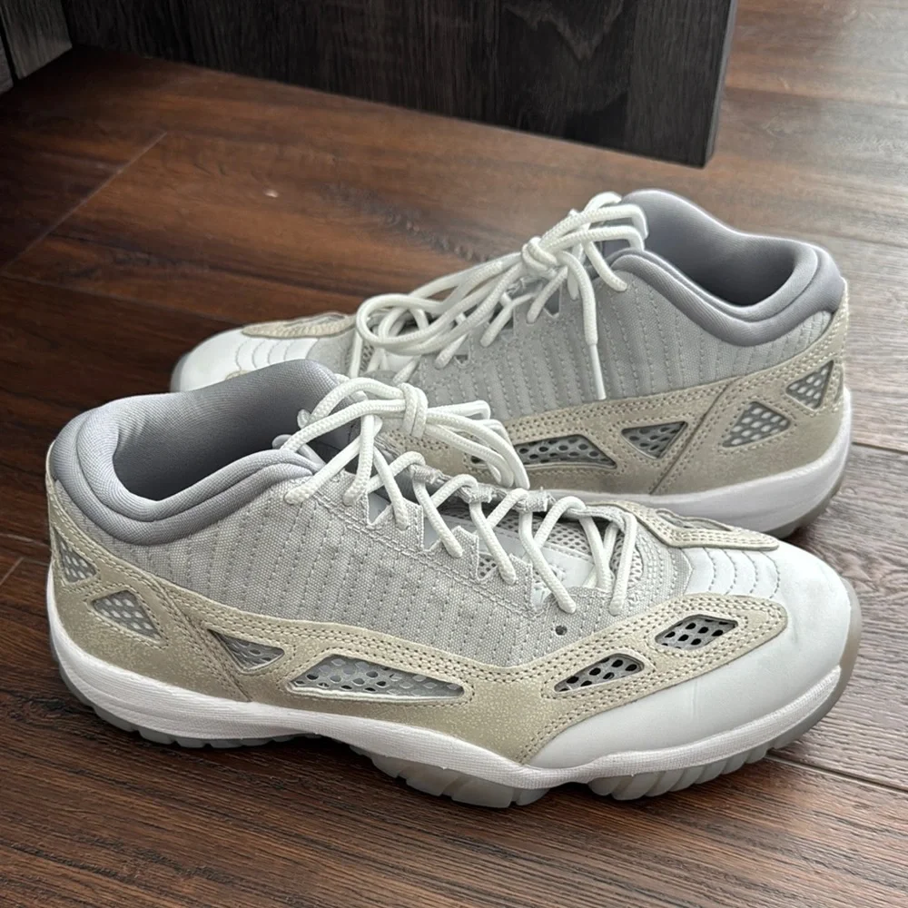 Jordan Men’s Size 8.5 Air 11 Retro Low Sneakers just few marks on right foot.